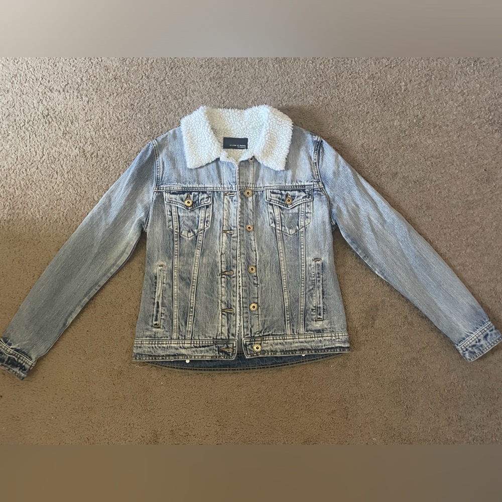 Light blue jean jacket with white teddy fur lining size medium